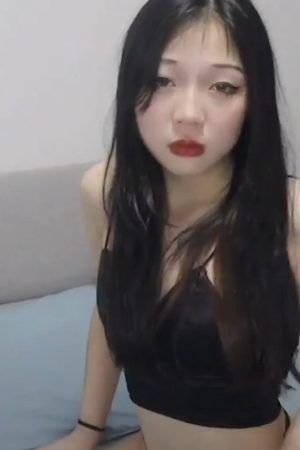 Cần Tiền Nên Đóng Phim